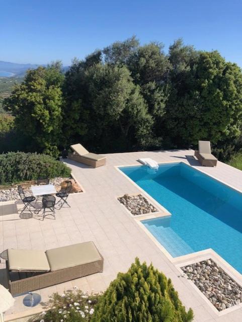 Villa Kyparissia De Wandelboom Vrises  Exterior foto